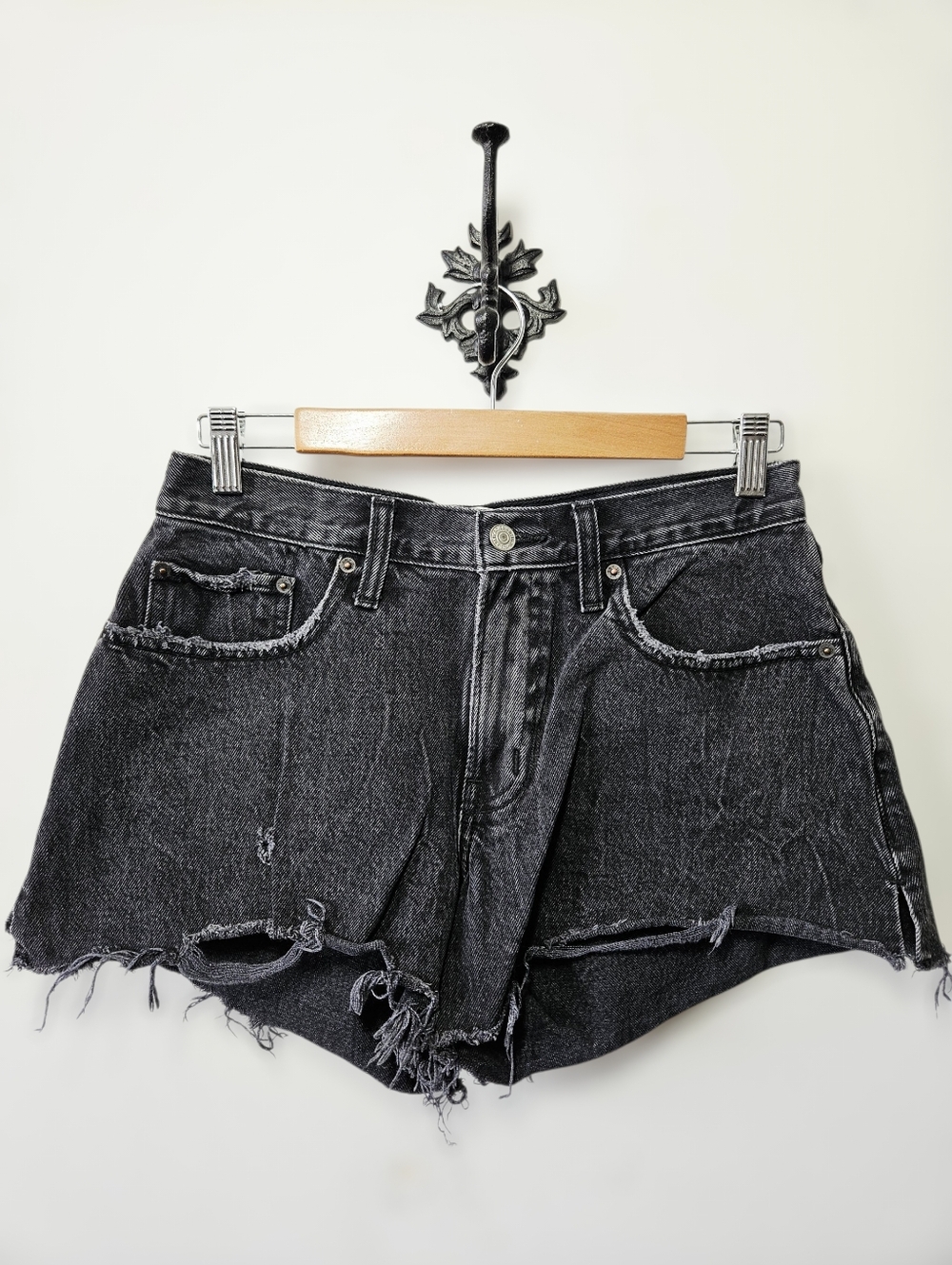 Abercrombie & Fitch Boyfriend Short Curve Love Size 27 Black Distressed